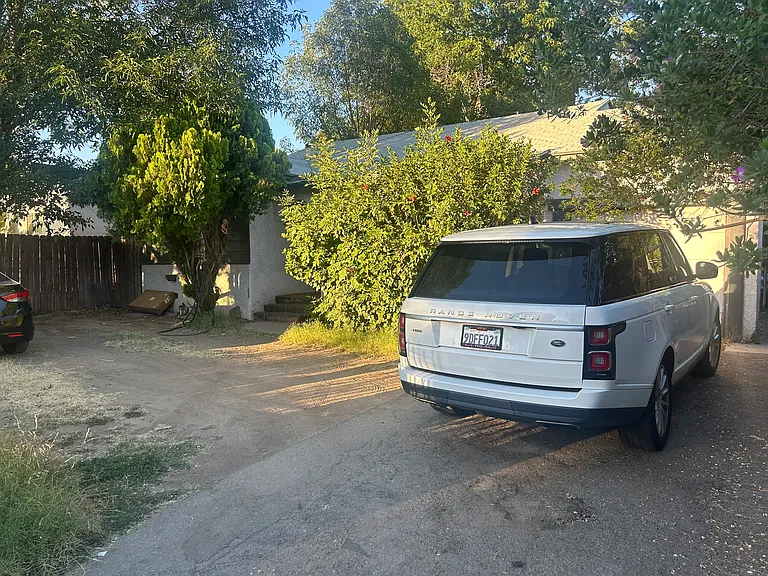7438 Milwood Ave — Photo 2