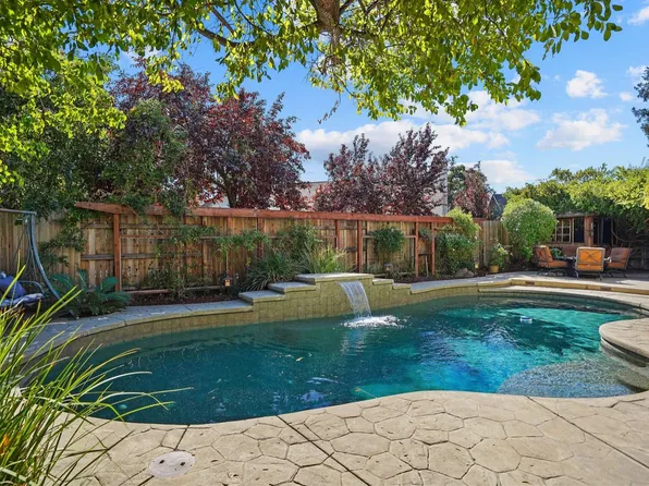 1439 Oak Grove Dr, Roseville, CA 95747