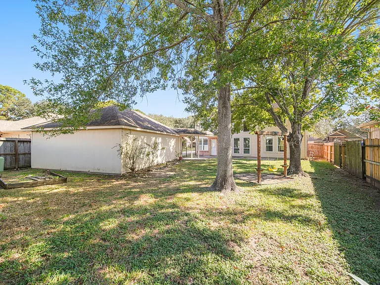16322 Drystone Ln — Photo 6