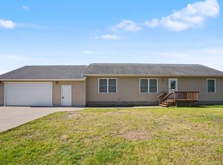 544 W Washington St, Winthrop, IA 50682