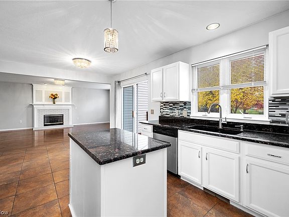 4th image of 3997 Astoria Way