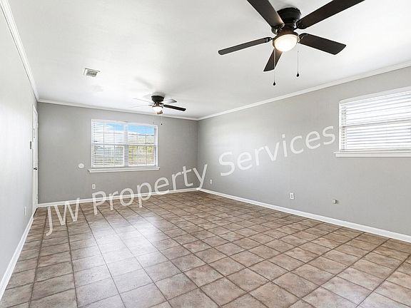 3rd image of 2201-2203 Octavia Dr