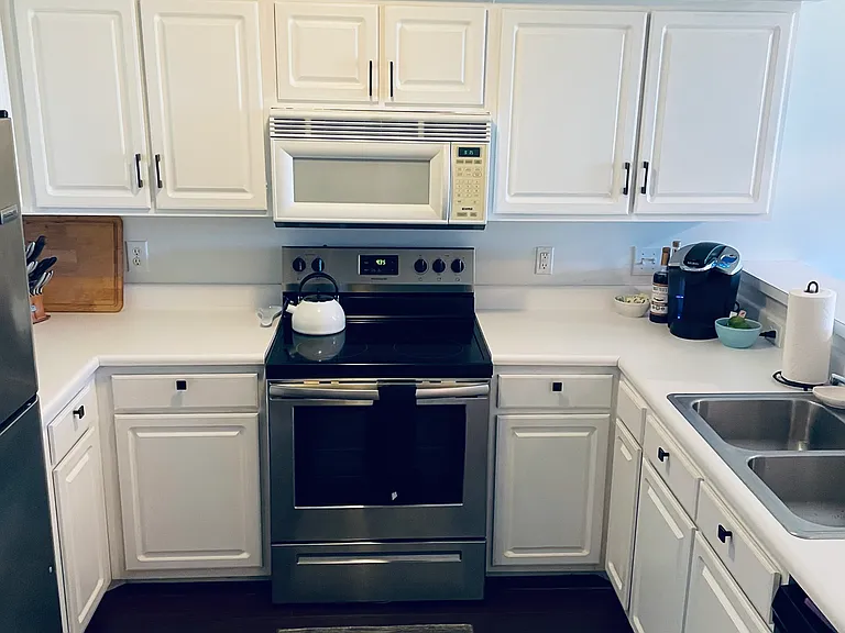 390 Pinehurst Ln #14J — Photo 10