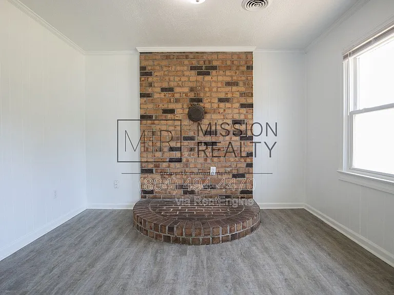 1649 Delmar Ave — Photo 4