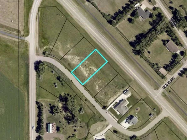 5200 Tumbleweed Rd NW, Minot, ND 58703