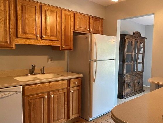 5th image of 1121 E Hinswood Dr #101