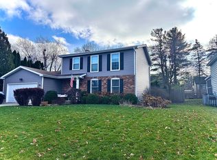 589 N Brentwood Dr, Crystal Lake, IL 60014
