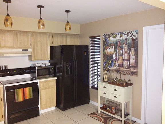 4th image of 13908 Henson Cir