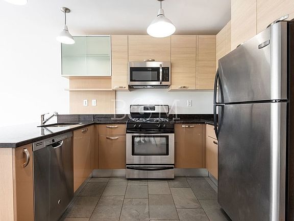 3rd image of 201 Montrose Ave #2F