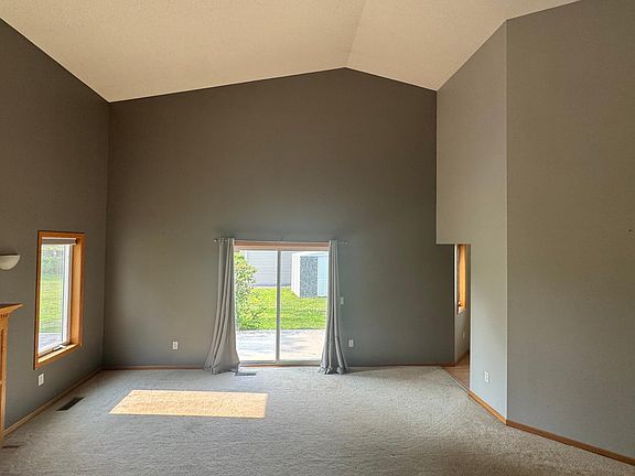 5th image of 1908 Prairie Ave SW