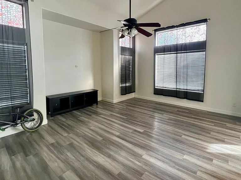 2721 S 108th Ave — Photo 9