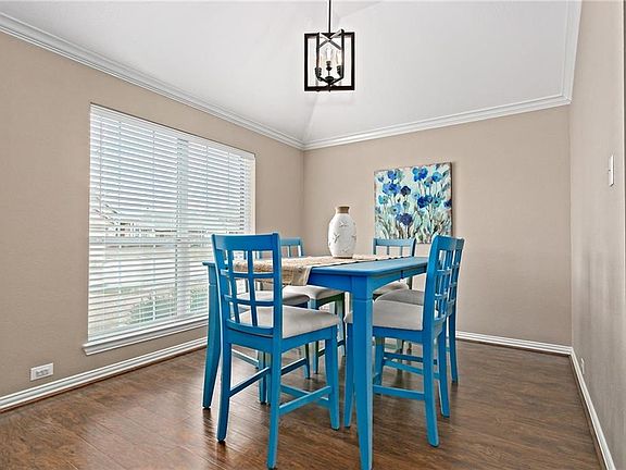 3rd image of 311 Highland Glen Dr