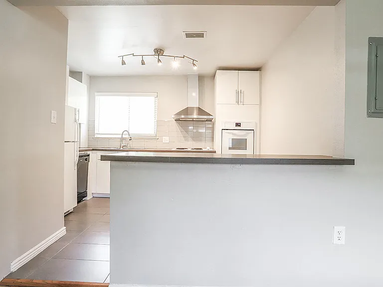 2421 S Gaylord St — Photo 29