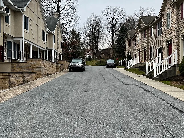 835 Berne Ct #835 — Photo 4
