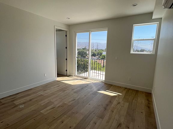 3rd image of 6028-2 Craner Ave