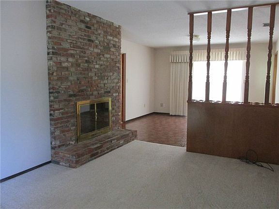 3rd image of 4020 Shoshone St W