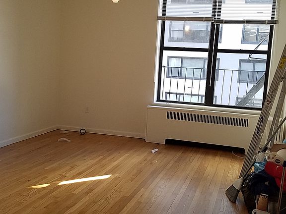 5th image of 205 E 73rd St APT 14