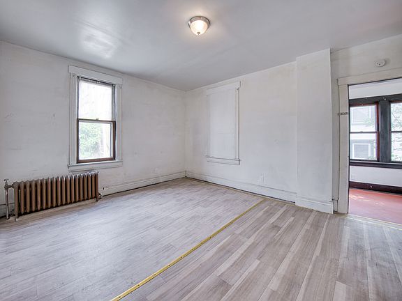 2nd image of 625 Walnut St Unit 1