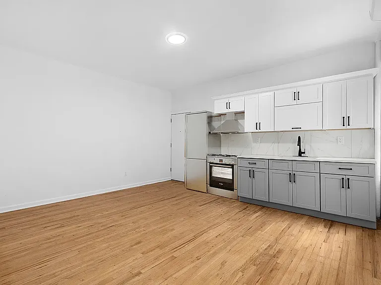 346 Montgomery St #C7 — Photo 1