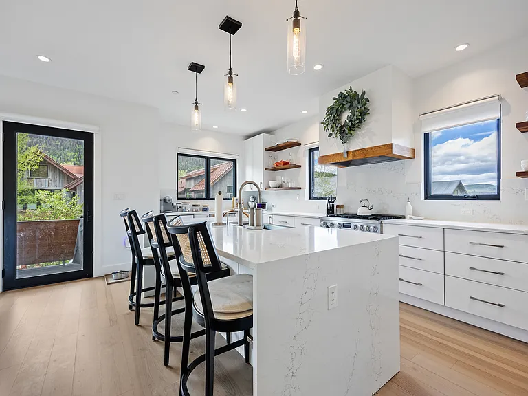 215 S Sunset Ridge Dr — Photo 4