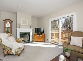 26 Chestnut Ct, High Bridge, NJ 08829