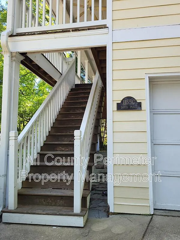 4 bed, 3.5 bath, 2600 sqft, $3,745 — Photo 3