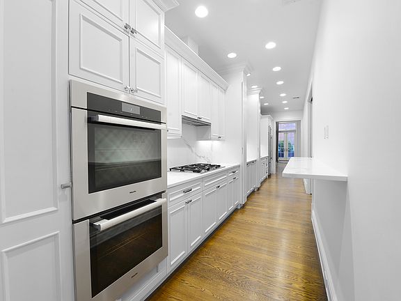 5th image of 205 E 61st St #T