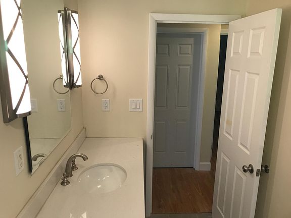 5th image of 550 Perimeter Dr #1