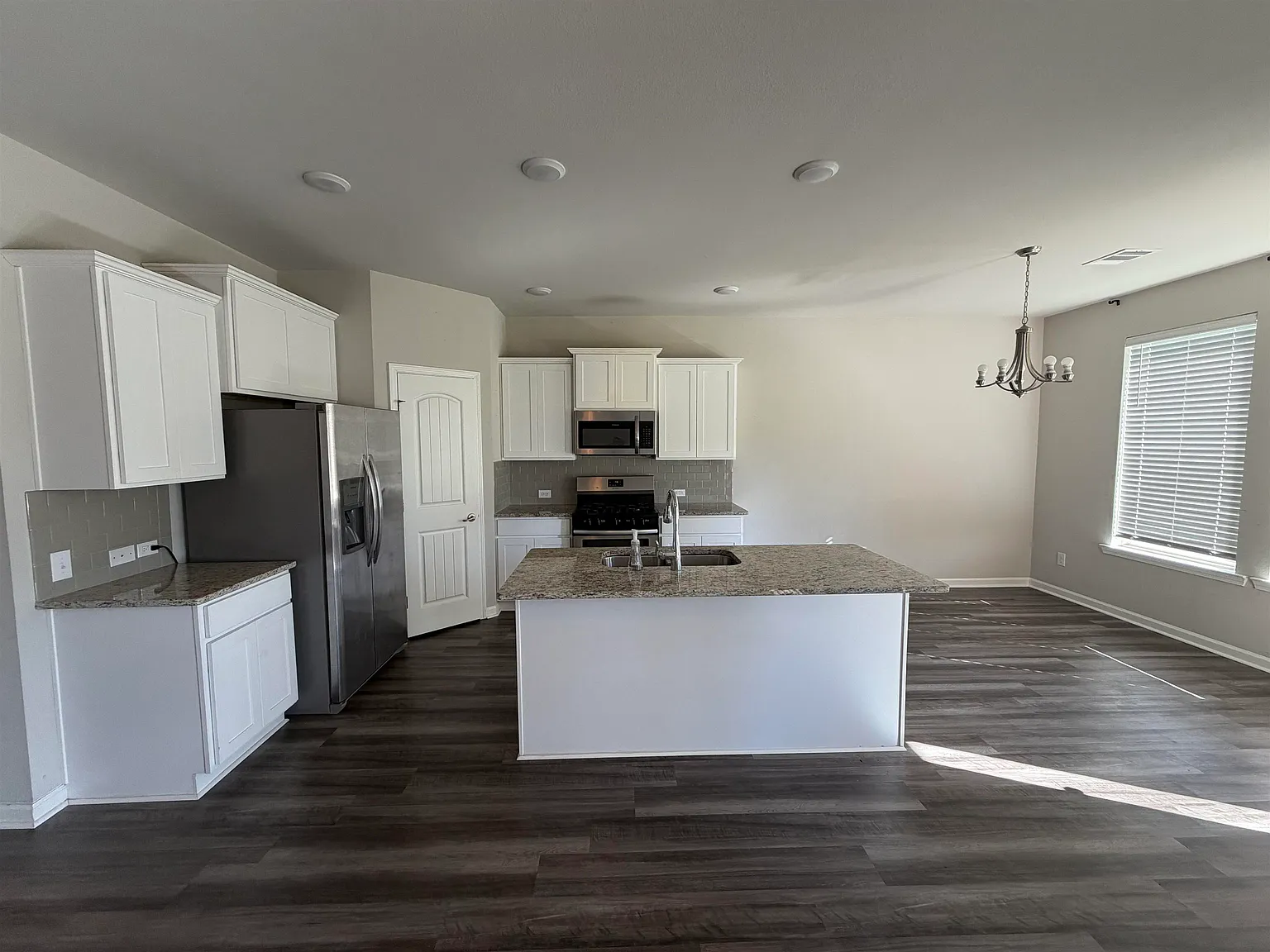 3 bed, 2.0 bath, 1508 sqft, $1,750 — Photo 2