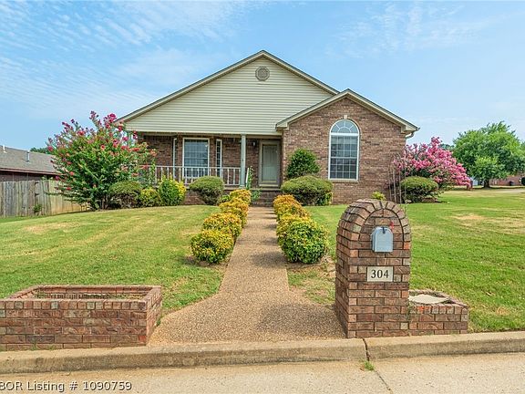 3rd image of 304 Mitzi Ln