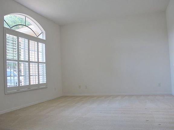 4th image of 829 Duval Ct