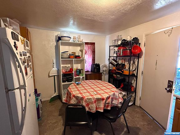 5th image of 415 W Bremen St