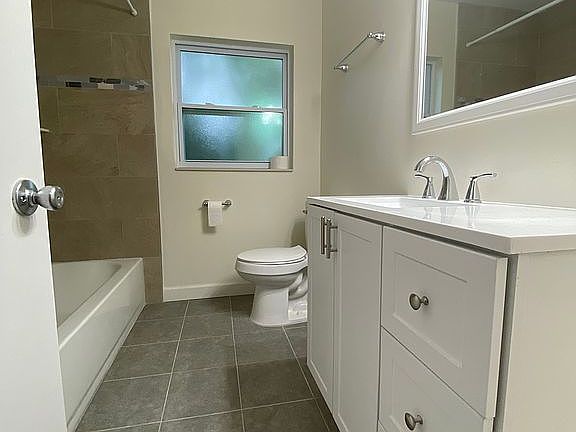 4th image of 713 Lembo Cir