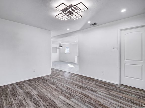 5th image of 1112 Gladstone