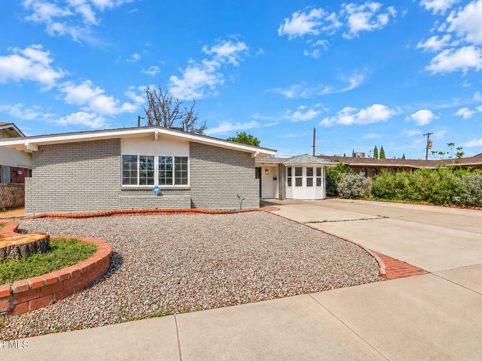 3 bed, 2.5 bath, 1720 sqft, $1,975 — Photo 3