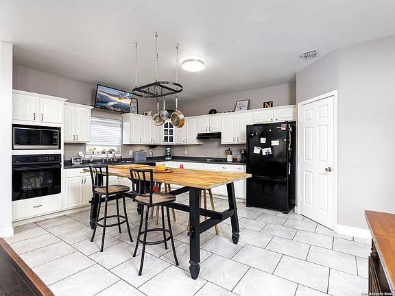 3rd image of 251 E HUTCHINS PL
