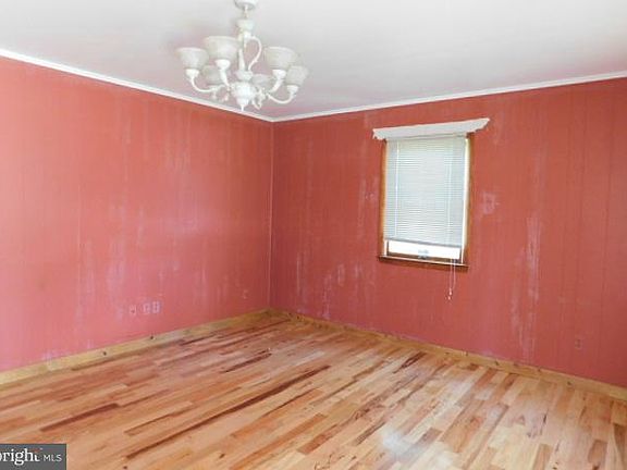 3rd image of 700 E Needwood Ave