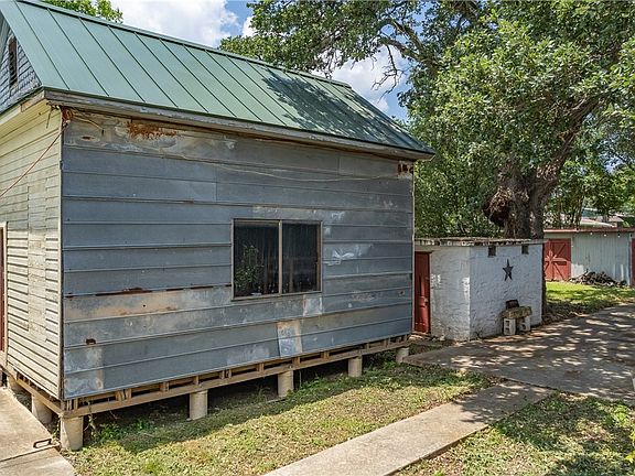 3rd image of 1790 Sattler Rd