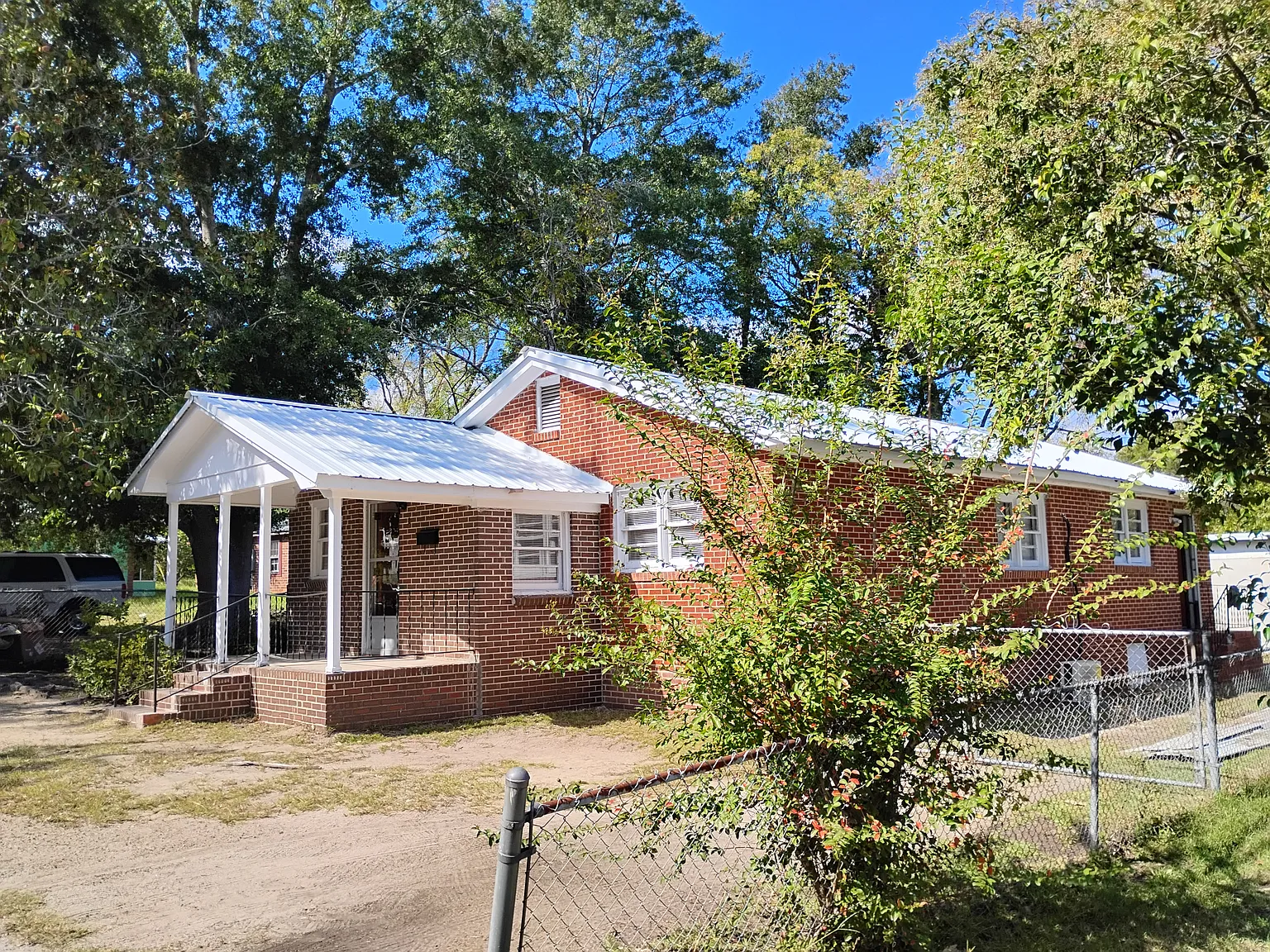 4 bed, 1.5 bath, 1750 sqft, $950 — Photo 2