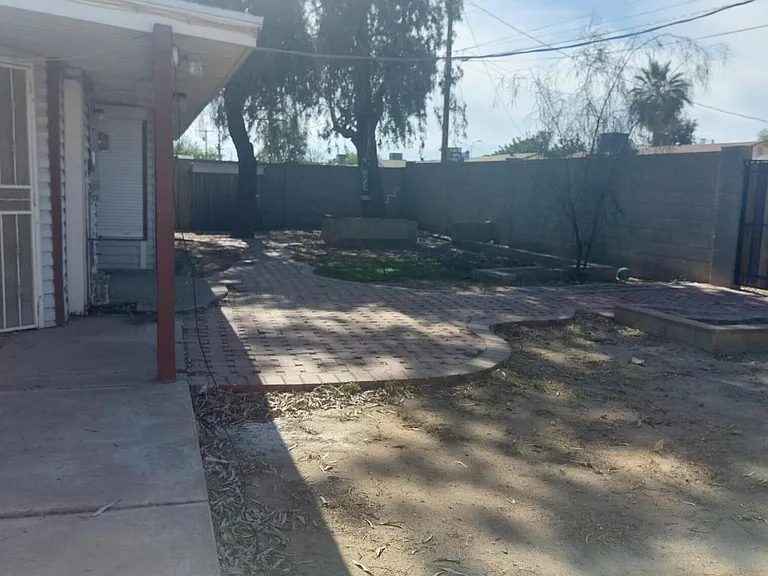 2448 W Freeway Ln — Photo 24