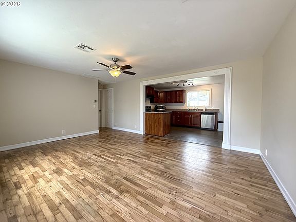 3rd image of 250 44th St