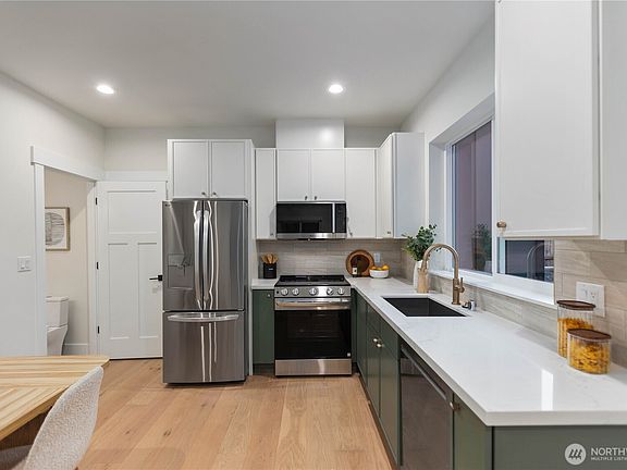 4th image of 811 NE 125th Street #B