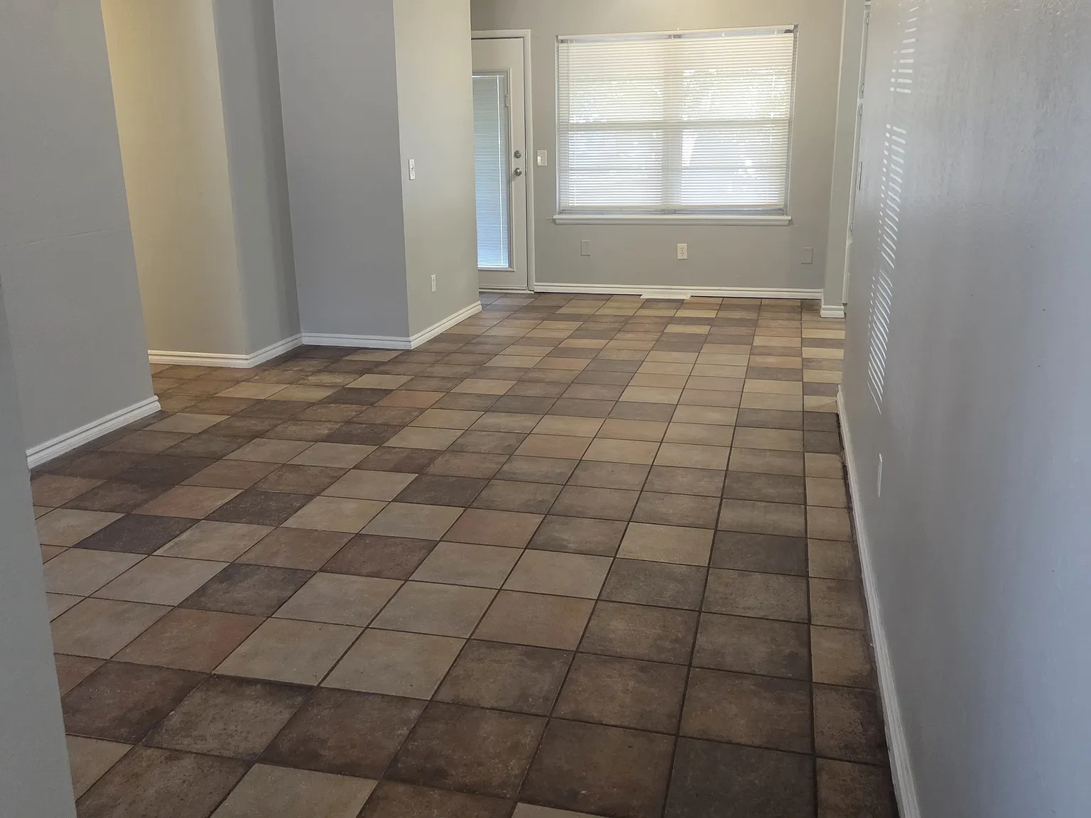 4 bed, 1050 sqft, $1,280 — Photo 4