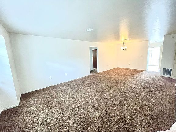 Living room/ dining room