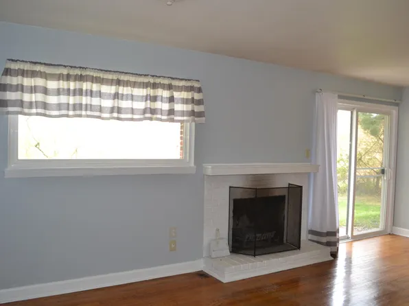404 Confederate Cir, Lexington, VA 24450