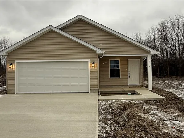 2275 Arrowhead St, Lorain, OH 44052