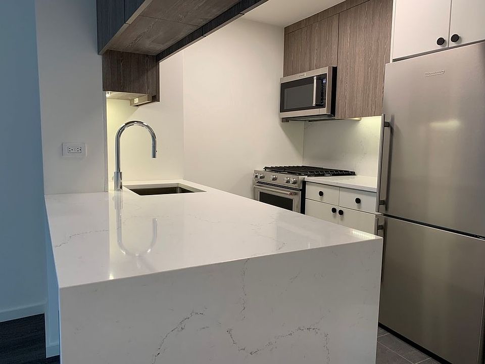 1st image of 520 W 43rd St APT 4S