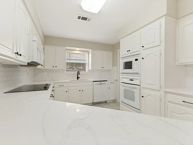 1500 Stonecrest Dr — Photo 12