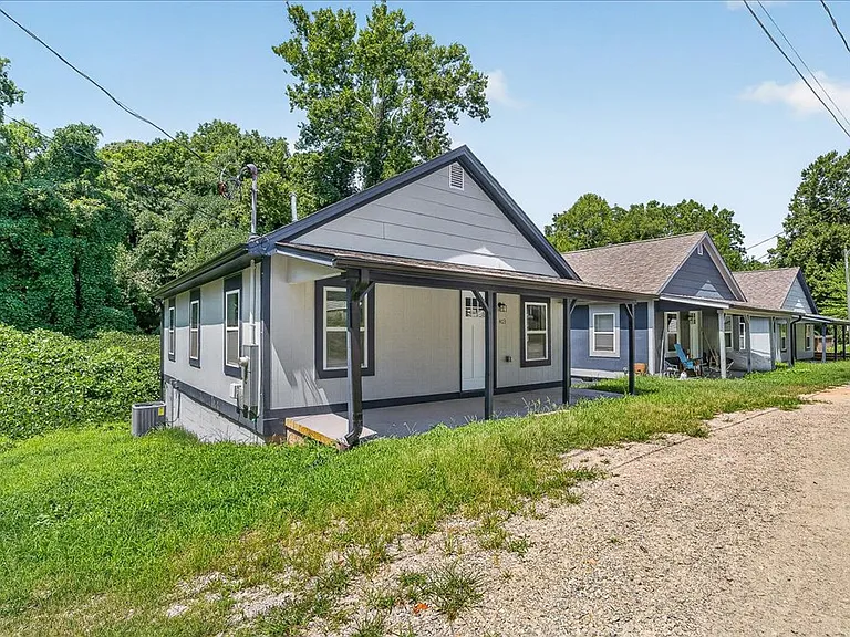 403 Spring Ct — Photo 1