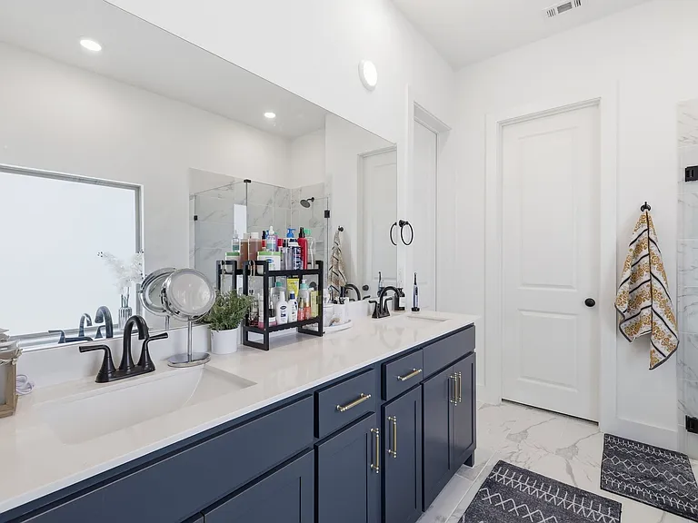 1528 Sandhill Ln — Photo 17
